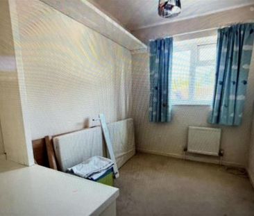 3 bedroom end of terrace house to rent - Photo 2