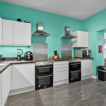 1 bedroom in a house share to rent - Photo 3