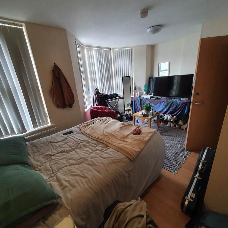 8 bedroom house to rent - Photo 1