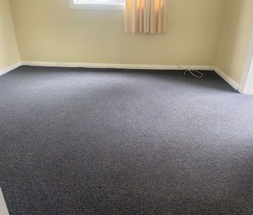 Three-Bedroom House for Rent – Convenient Location - Photo 2