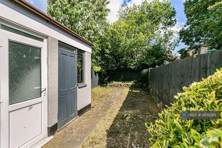 1 bedroom in a house share to rent - Photo 3