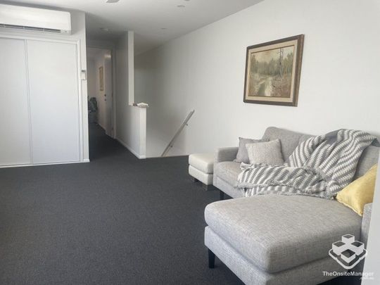 Furnished 4 Bedroom Property - Photo 1