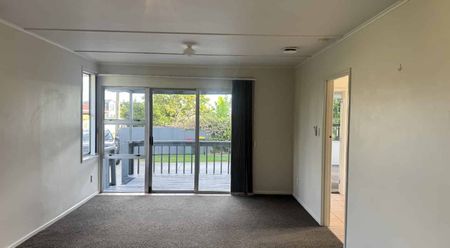 mangere east - Photo 2