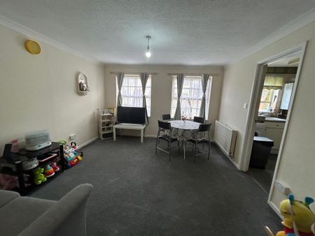 2 bedroom flat to rent - Photo 3