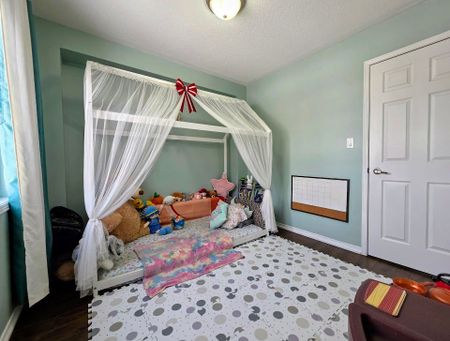 For Lease - 9 Cooperage Lane, Ajax, Ontario - Photo 3