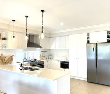 Stunning Modern Family Home with Ducted Air Conditioning - Photo 2