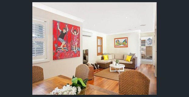 Light filled, private family oasis - Photo 1