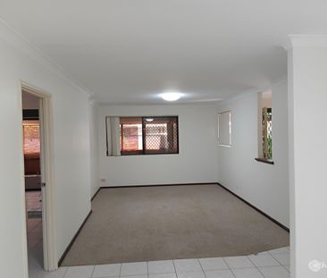 FAMILY HOME IN GREAT LOCATION !! - Photo 3