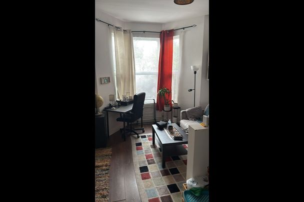 1 Bed Flat, Leytonstone Road, E15 - Photo 1