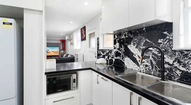 Charming 3BR Home with Garden! - Photo 1