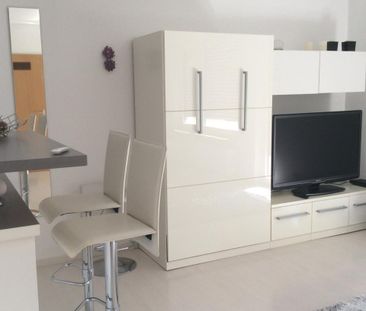 Sonnige, voll eingerichtete Designerwohnung - Photo 1