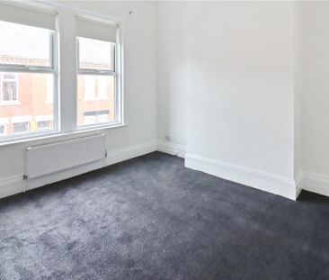 3 bedroom flat to rent - Photo 3
