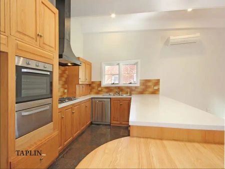 “SPACIOUS FAMILY HOME” - Photo 4