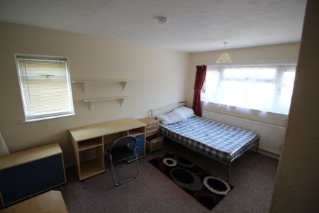 1 bed house / flat share to rent in Conifer Close, Colchester - Photo 5