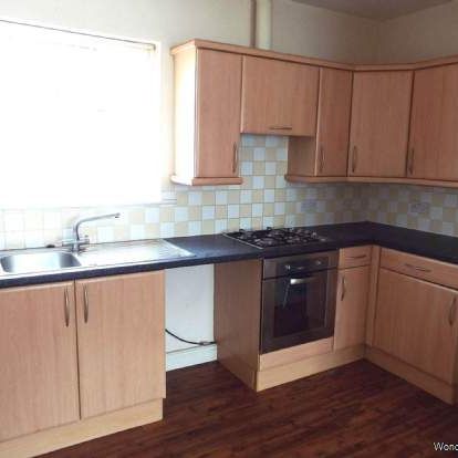 2 bedroom property to rent in Oldham - Photo 1