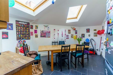 6 bedroom terraced house to rent - Photo 2