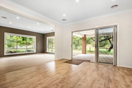 A home amongst the gum trees - Photo 3