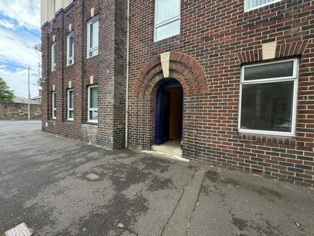 2 bedroom flat to rent - Photo 4