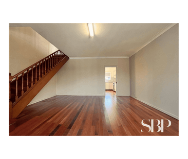 Spacious 3 bedroom townhouse - Photo 2