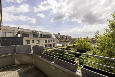 Gerenoveerd appartement met 2 spkr, bureel + terras – Lier - Photo 2