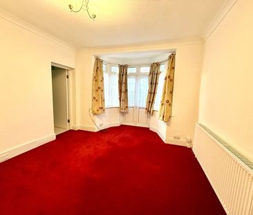 5 Bed Semi-Detached House, Sandringham Road, IG11 - Photo 1