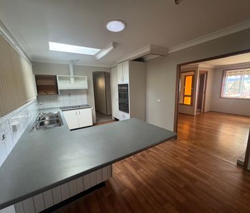 Spacious & Bright Home - Photo 4