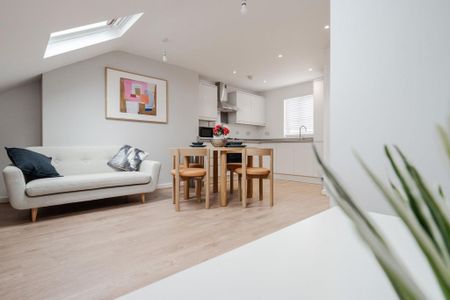 2 bedroom flat to rent - Photo 2