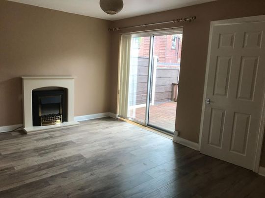 2 bedroom end of terrace house to rent - Photo 1