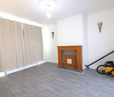 4 bedroom end of terrace house to rent - Photo 5