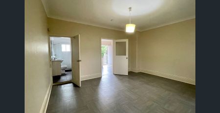 ENTER VIA REAR LANE OFF NELSON STREET SPACIOUS THROUGHOUT WITH LOTS OF ROOM - Photo 3