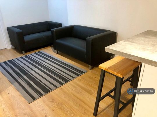 5 bedroom semi-detached house to rent - Photo 1