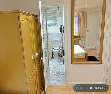 1 bedroom in a house share to rent - Photo 2