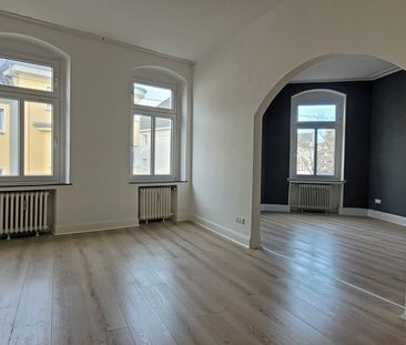 *Altbauflair mitten in Troisdorf* Lichtverwöhnt mit hohen Decken - Foto 1