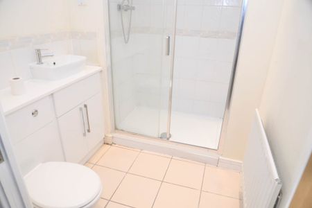 OIRO £1,875 pcm - Available 15/11/2025 - Part Furnished - Photo 4