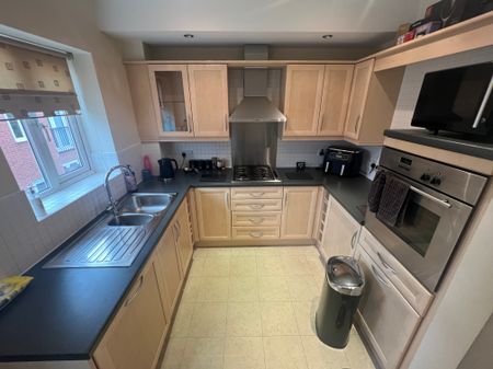 3 bedroom semi-detached to rent Knights Road, Chellaston, DE73 - Photo 3