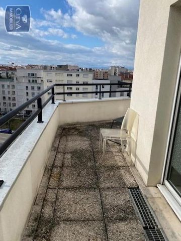 Location Appartement 1 pièce 39m² LYON 3ème - Photo 4