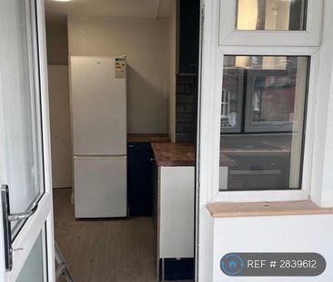 2 bedroom maisonette to rent - Photo 2