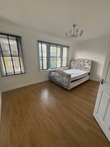 4 Bed Terraced House, Highworth Road, N11 - Photo 5