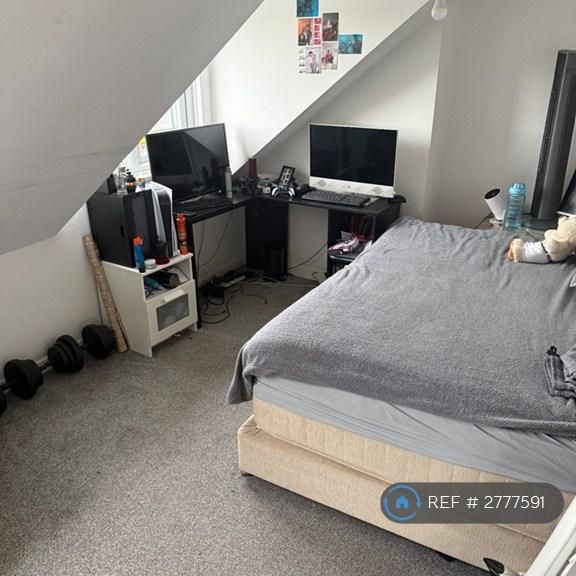 1 bedroom in a house share to rent - Photo 1