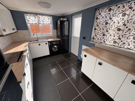 4 bedroom terraced house to rent - Photo 5