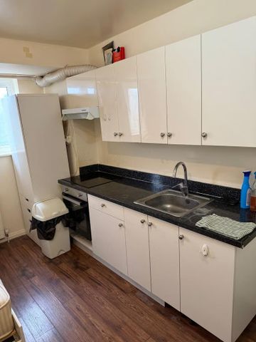 1 bedroom in a house share to rent - Photo 3