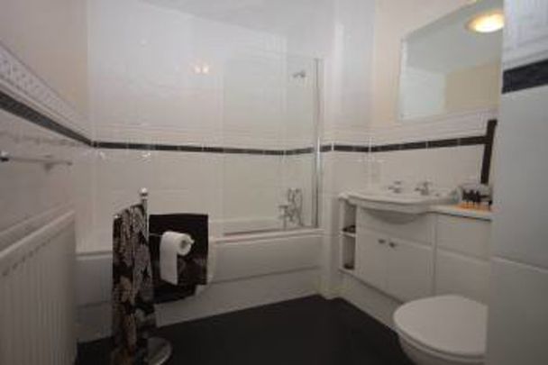 37F King's Gate, AB15 4EL, Aberdeen - Photo 1