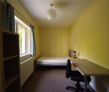 4 bedroom semi-detached house to rent - Photo 4