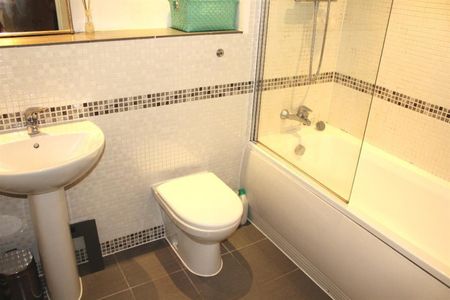 1 bedroom Flat To Let - Photo 4