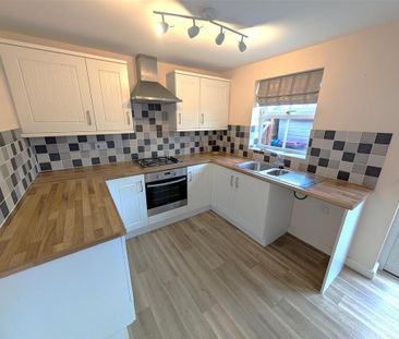 3 bedroom semi-detached house to rent - Photo 6