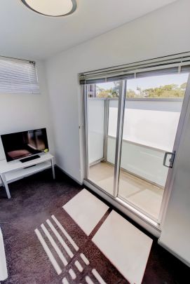 Medium 1 Bedroom with balcony style 2 - Photo 1