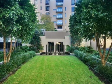 Spacious Two-Bedroom Waterfront Apartment with Harbour Views & Double Secure Parking - Photo 5
