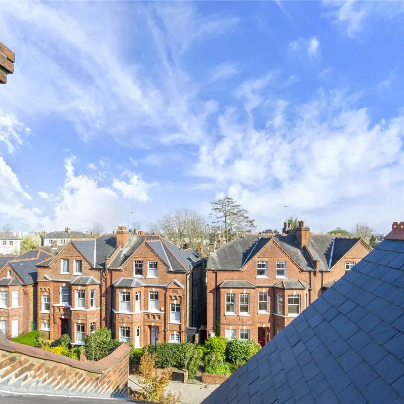 1 bedroom flat in Belsize Park - Photo 1