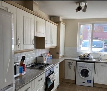 Room in a Shared House, Hitchen St, M13 - Photo 1