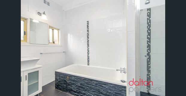 Stylish Carrington Cottage! - Photo 1